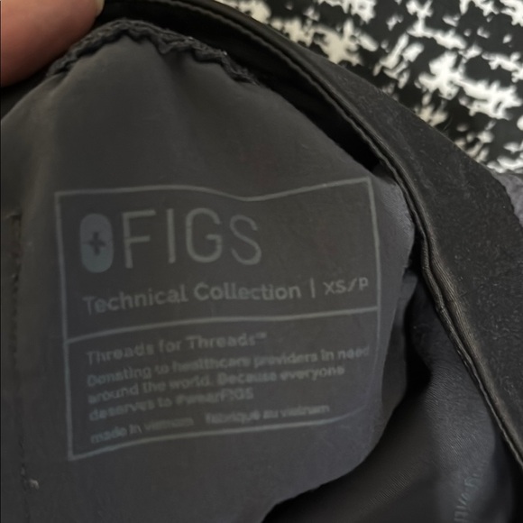 Figs Black Jogger Sweatpants with Tapered Leg and Drawstring - Picture 3 of 3